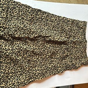 Old navy women’s XS flowy skirt. MIDI about knee length- 5’3 reference.